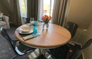 Zentraler Altbaucharme mit Blick über die Stadt - Foto 8