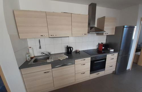 Fewo Steinhohle, DG 45qm, 1 Schlafzimmer & 1 Wohn-Esszimmer mit Bett - Foto 2