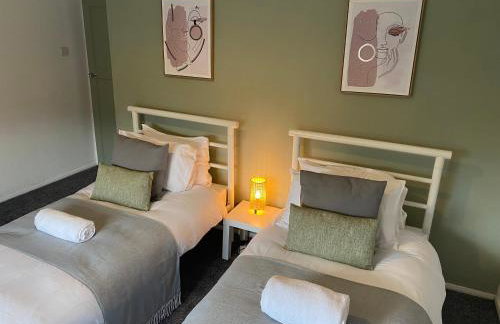 Montrose - Perfect Contractor Stay Own Driveway 3 bedrooms - Photo 1