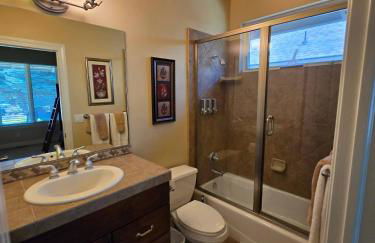 Spacious Eden Getaway w Hot Tub - Foto 21