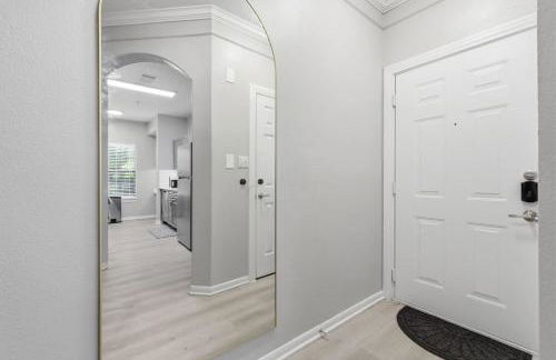 Chick modern Haven Elegant stay with modern views - Photo 21