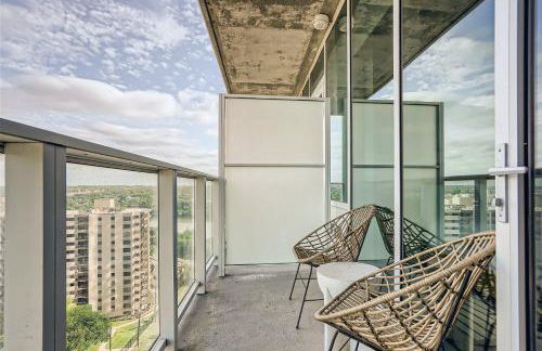Modern Downtown Condo - Rooftop pool - Top Amenities - Foto 16