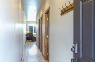 Gorgeous Triplex Unit With Spectacular Lake Views! - Foto 8