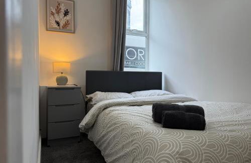 ResiLets - NEW 3 Bed Apt, Sleeps 5, Town Centre, Ideal for contractors, holidaymakers, Professional Short Stay - Foto 9
