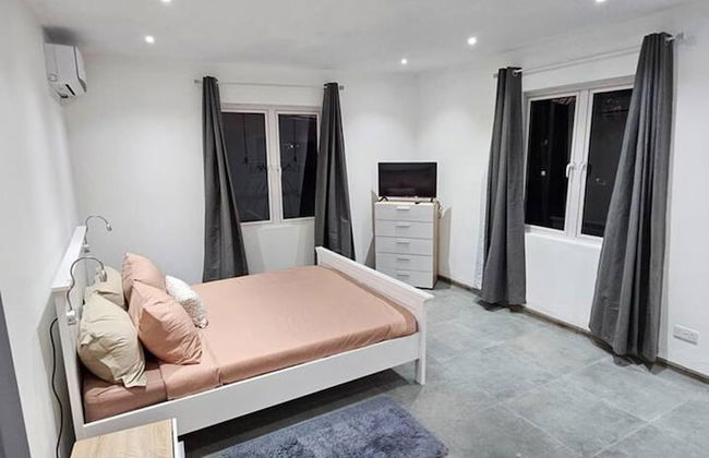 Rooftop Garden Jacuzzi Luxury Villa - Photo 2