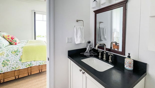 Secluded Serenity: Beachfront Estate On Private Acres - Foto 4, Habitación