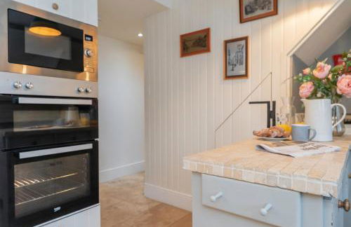 Heron Stays Bath- Charming Village Cottage with Parking, Garden, Just 3 Miles to Bath Centre, Sleeps 5 - Photo 18