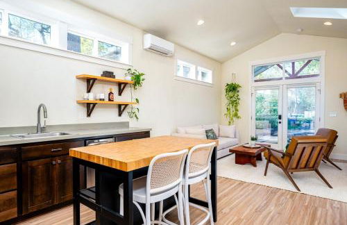 Cozy Laurelhurst Retreat - Photo 19