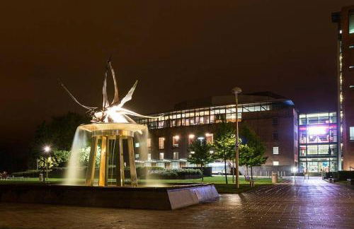 CC - Central Location Top Floor 2 Bed Deluxe Modern Apartment - Foto 24