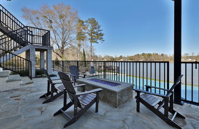 7BR Lakefront Haven Pool Hot Tub Gated 4acres - Foto 68