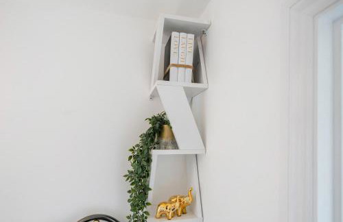 5 Min to Heathrow & Uxbridge Station with Parking - Photo 28