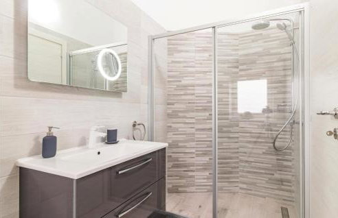 Amazing Home In Sajini - Foto 45