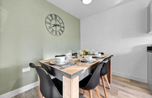 Stylish 4-Bedroom Townhouse with two large parking spaces and superfast Wi-Fi - Photo 13