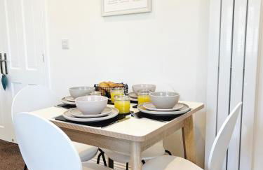 Potters Lodge - private parking & self check in - Foto 15