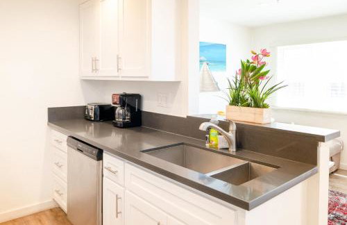 Cozy Stylish 1-Bedroom In Hollywood With Free Gated Parking - Photo 14