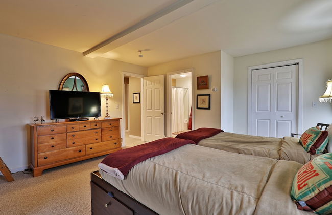 The Tanglewood Lodge: Amazing Ski Home For Groups. Hot Tub. Close To Killington Resort! 4 Bedroom Home - Photo 10