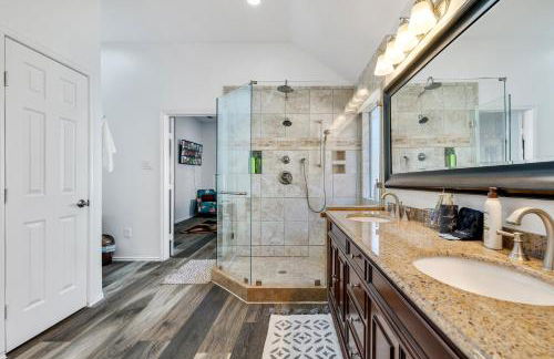 Frisco Escape Oasis Home w/Spa - Foto 29