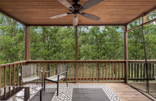 Two Cabins Retreat in Woods Resort - Dog-Friendly - Foto 38