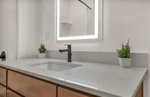 Cleveland Clinic w KingBed Balcony Gym Parking WD - Foto 56