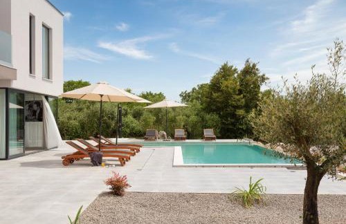 Villa KM 5 Bedroom with pool and garden - Foto 2