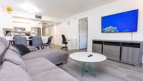 Bass & Sun Condominium 2/2 Bedroom - Photo 2