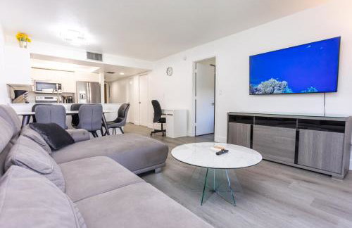 Bass & Sun Condominium 2/2 Bedroom - Photo 2