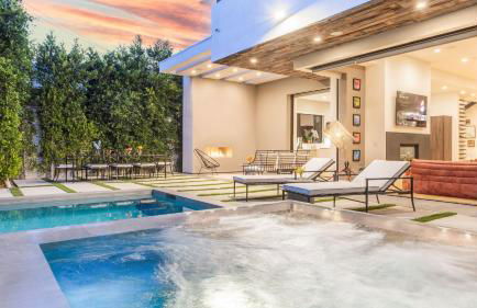 Luxe Weho Villa, Walk to Melrose Ave, Pool + Hot Tub North Vista by Avantstay - Foto 99