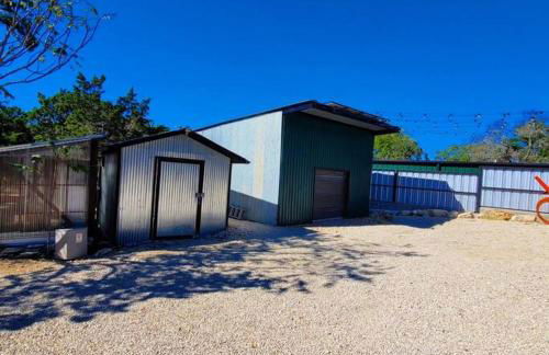 Hill Country Hangar with hottub, 7 minutes from the river and lake - Foto 63