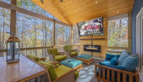 Large Luxury House, King Beds and More, Hot Tub, Theater, Fireplace, Game Room, Ping-pong, Pool Table, Air Hockey, Arcade, River, Big Kitchen, Nice Porch, Quiet, Good for Families and Large Groups, Near UGA Golf Course, Close to UGA & Stanford Stadium - Photo 5