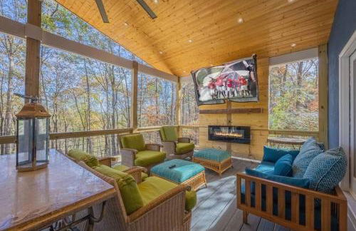 Large Luxury House, King Beds and More, Hot Tub, Theater, Fireplace, Game Room, Ping-pong, Pool Table, Air Hockey, Arcade, River, Big Kitchen, Nice Porch, Quiet, Good for Families and Large Groups, Near UGA Golf Course, Close to UGA & Stanford Stadium - Photo 5