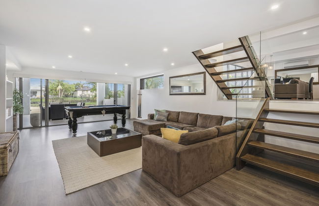 Essence House - 4 Bedroom Holiday Home - Photo 8