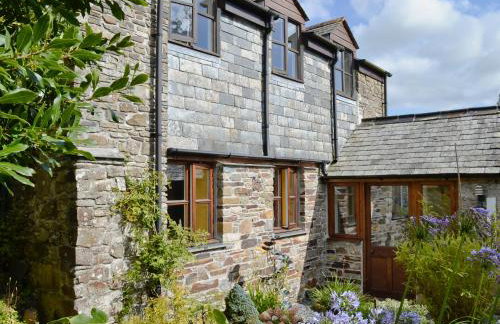 Tucked Away - Photo 1