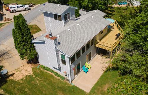 Waterfront 3BR Loft w Dock on Lake of Egypt - Foto 12