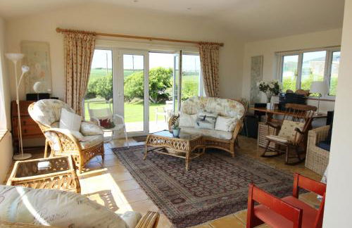 Spacious seaside family house in Aberdaron with large garden and stunning sea views - Photo 10