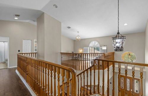 French Country Charm with Pool and Mountain Views - Foto 11