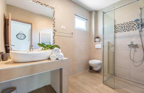 VILLA BEYBE with Jacuzzi, large private pool 50m2, BBQ,free WIFI, 3 bedrooms - Foto 26