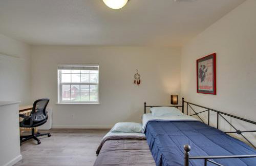 Crescent City Home with Hot Tub Half-Block to Beach - Foto 12