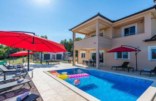 Villa Mia in Labin, a two apartment villa with pool close to the sea - Foto 1