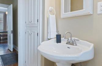 Mins to Zoo - Capitol Heights Hideaway - Foto 54