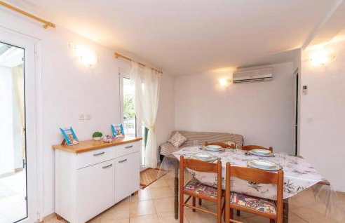 2 Bedroom Lovely Apartment In Osobljava - Foto 11