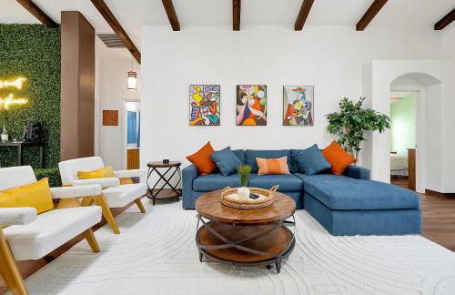 5BR Cottage w Pool & Hot Tub Near Disney - Foto 7