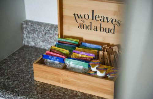 HostWise Stays - The Butler - Prime 1BR Butler St Apt, across from Umami - Foto 8