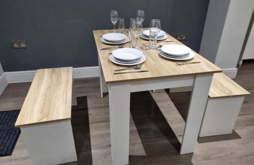 Beautiful 4 Bed Immaculate Condition Refurbished Property - Foto 2