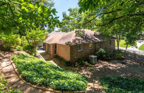 Fully Fenced Rustic Home Minutes From Truist Park - Foto 29