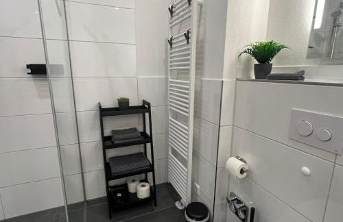 Jellys Apartment - 70qm - Balkon - Küche - Parken - 2x smart TV - King Size Bett - nur 5min zum Europa Park - Foto 55