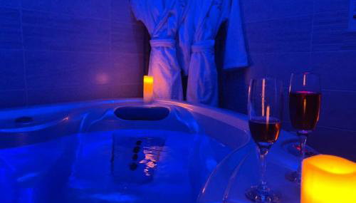 Séjour Romantique Jacuzzi intérieur Privé - Photo 4
