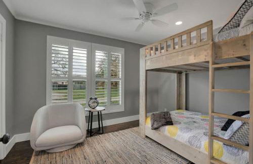 Upscale Home With Pool and Firepit - Close to Mercer St! - Foto 48