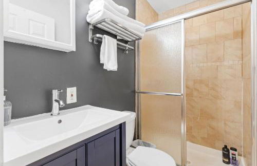 NEW! Quiet Family House near the Casino - Foto 23