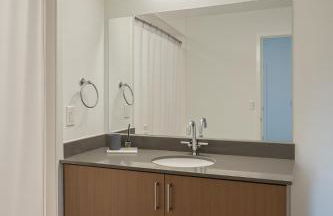 Trendy 3BR City Apt Pool and Ping Pong Fun - Foto 18