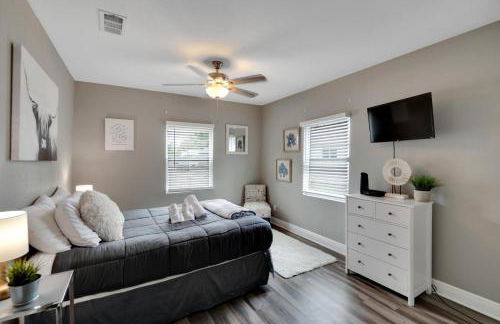 Cozy Bungalow Central Location Near Downtown - Foto 17